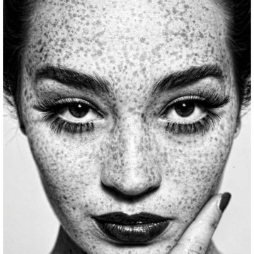 054-freckles-by-irving-penn-the-red-list